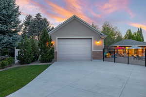 Detached 4 Car Garage / RV / Boat