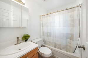 2nd floor full bathroom