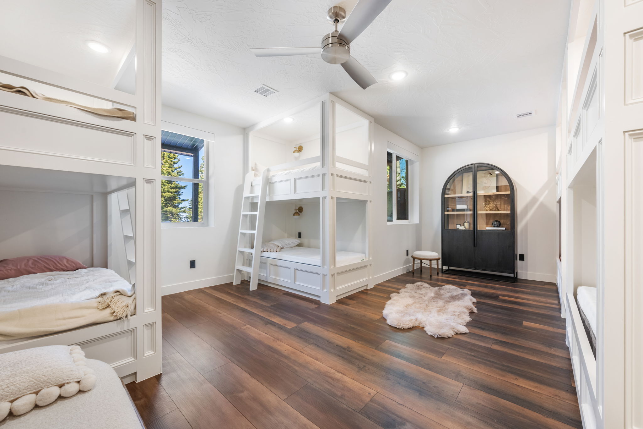 Bedroom featuring dark wood-style floors, a ceiling fan, recessed lighting, and a textured ceiling