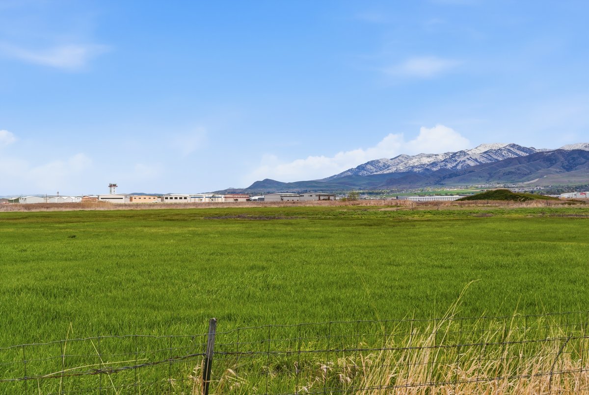 View of mountain background featuring rural landscape and a pastoral area
