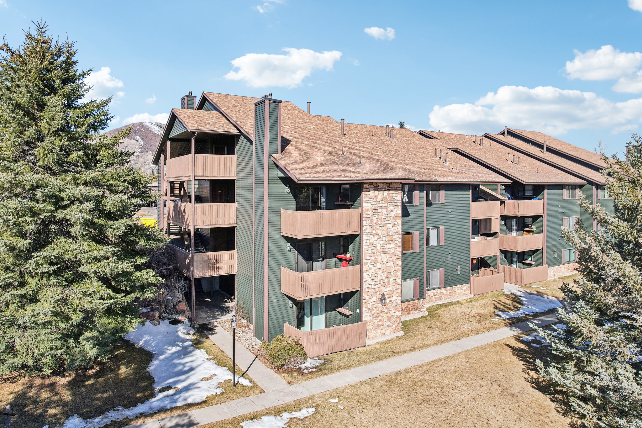 View of apartment building / complex