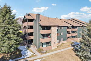 View of apartment building / complex