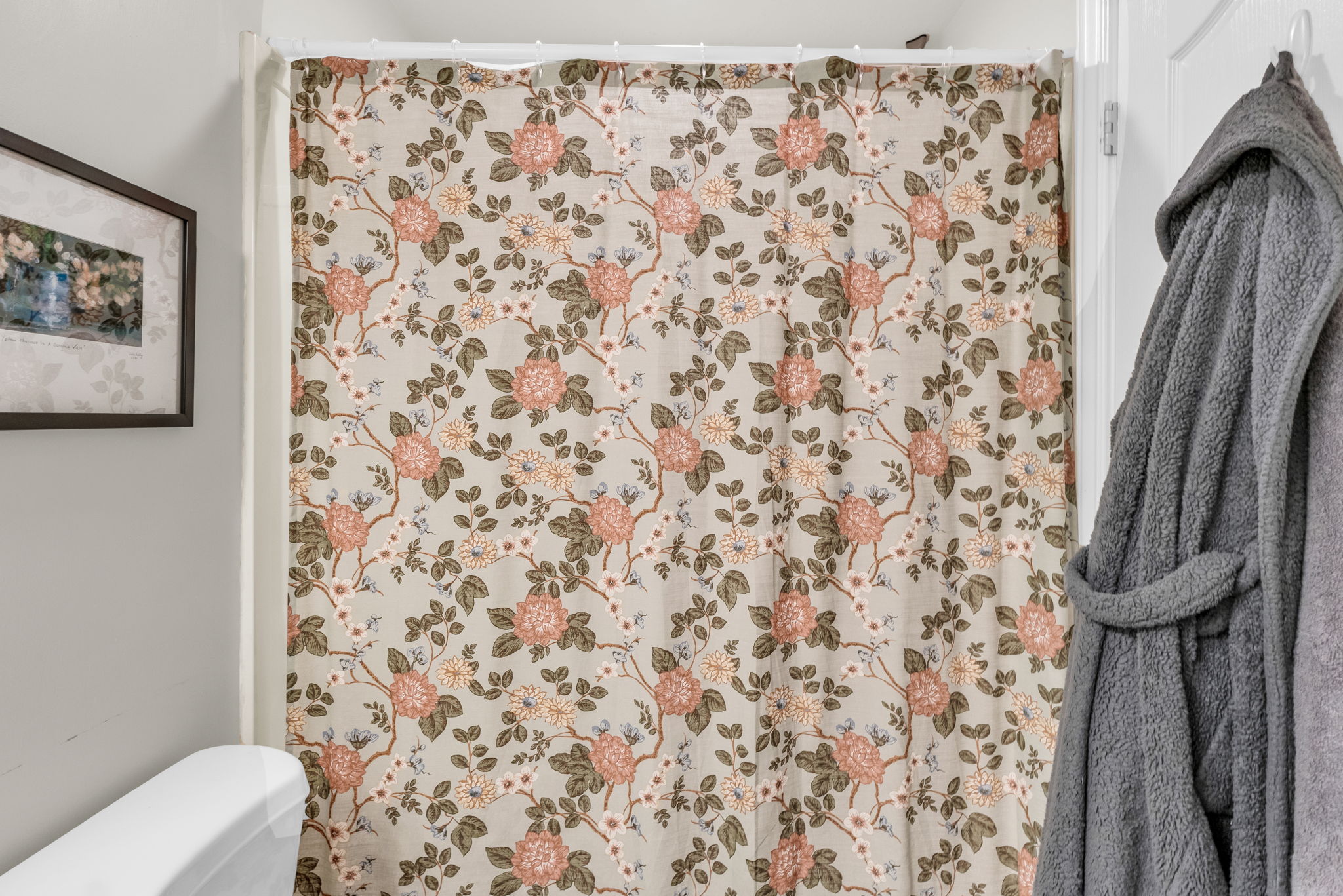 Full bathroom featuring a shower with shower curtain and toilet