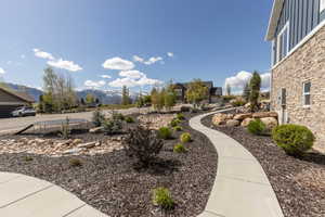 View of yard with a mountain view and a residential view
