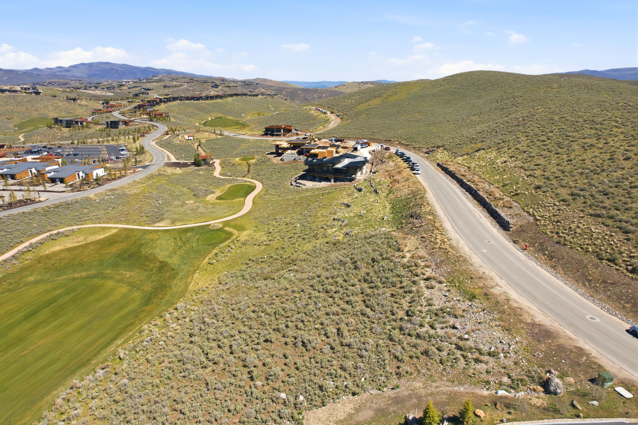 Aerial view of property's location featuring a mountainous background