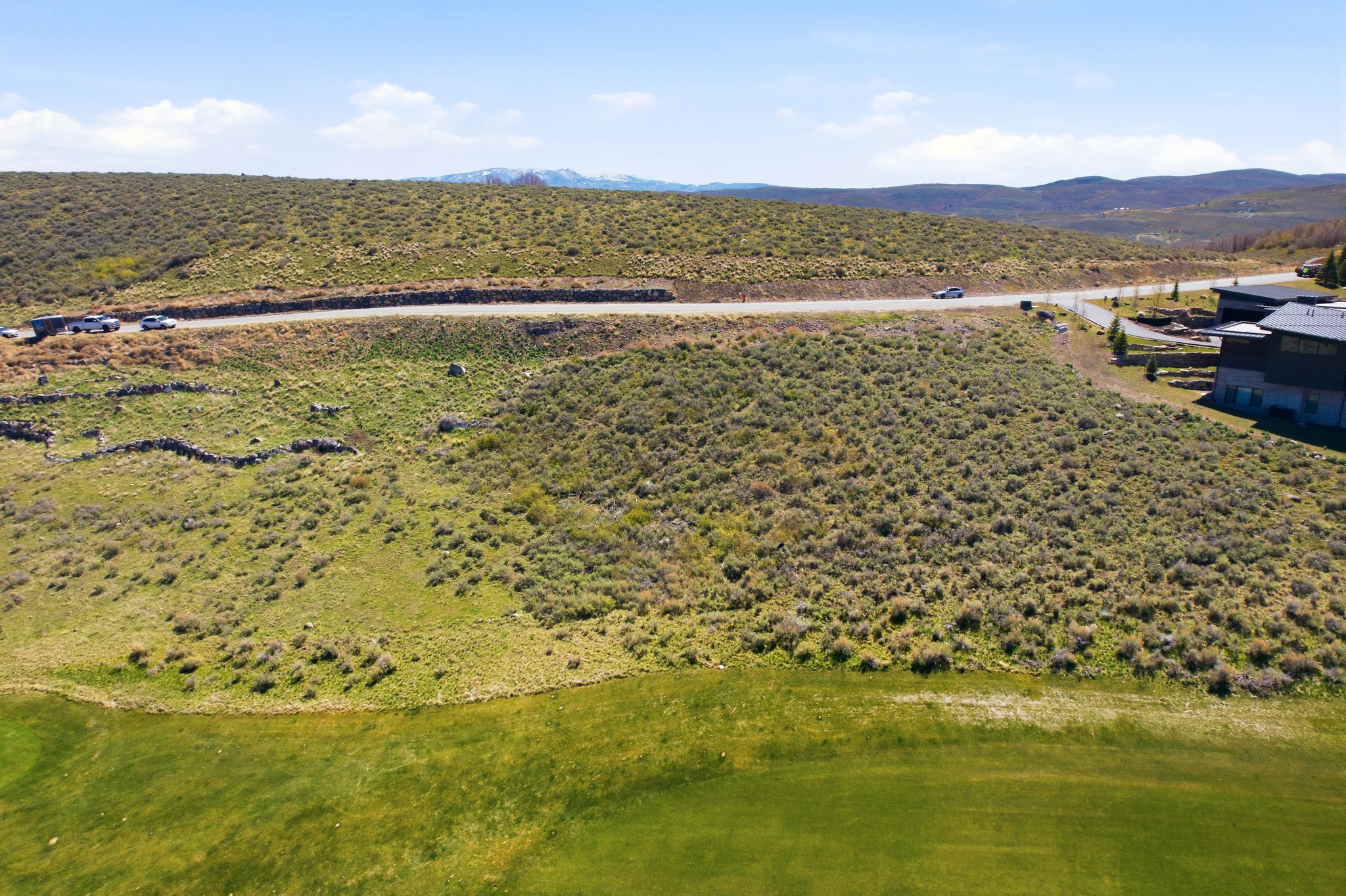 Bird's eye view of a mountainous background