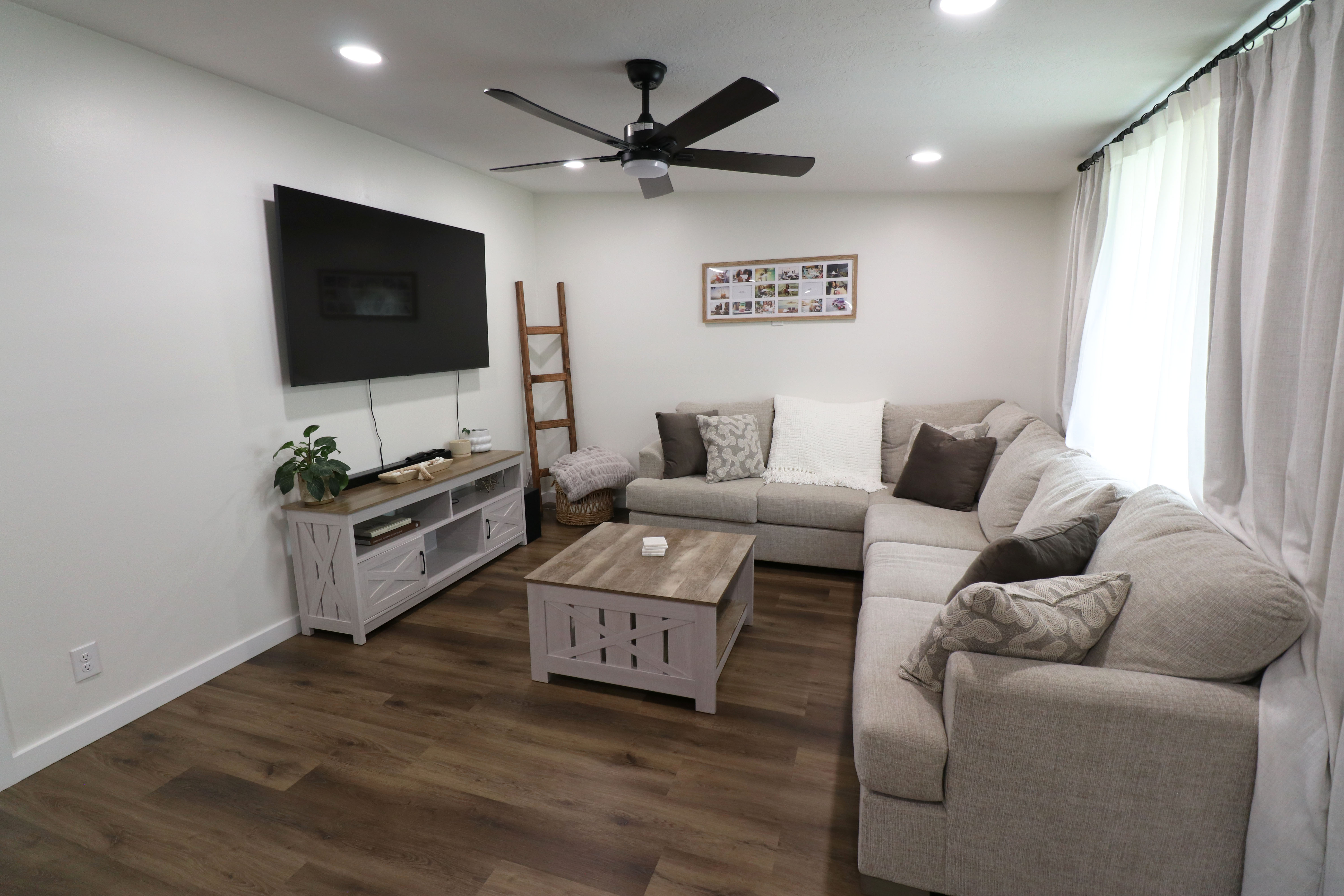 Living room with a ceiling fan, dark wood-style flooring, and recessed lighting