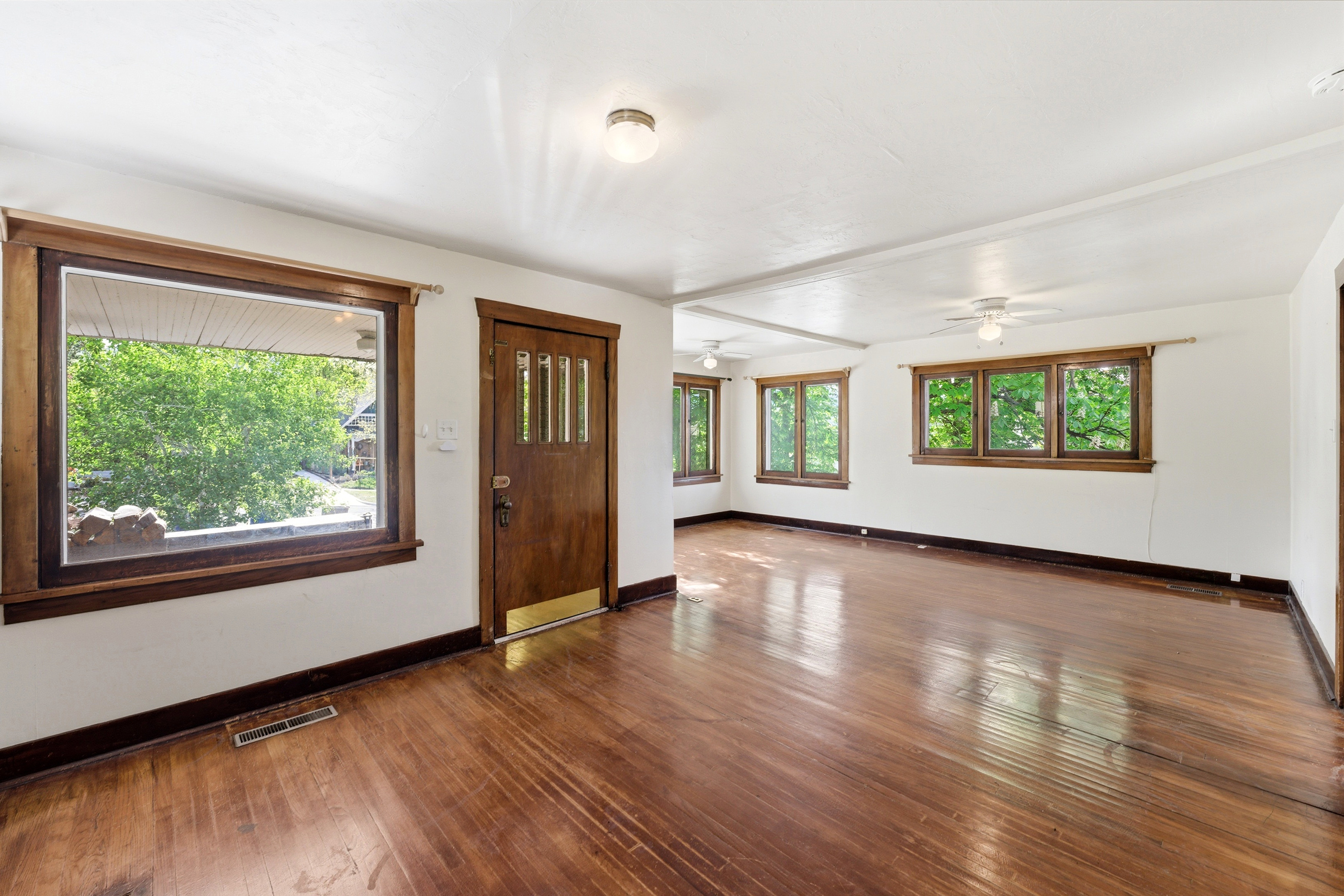 Foyer featuring dark wood-style floors and a ceiling fan