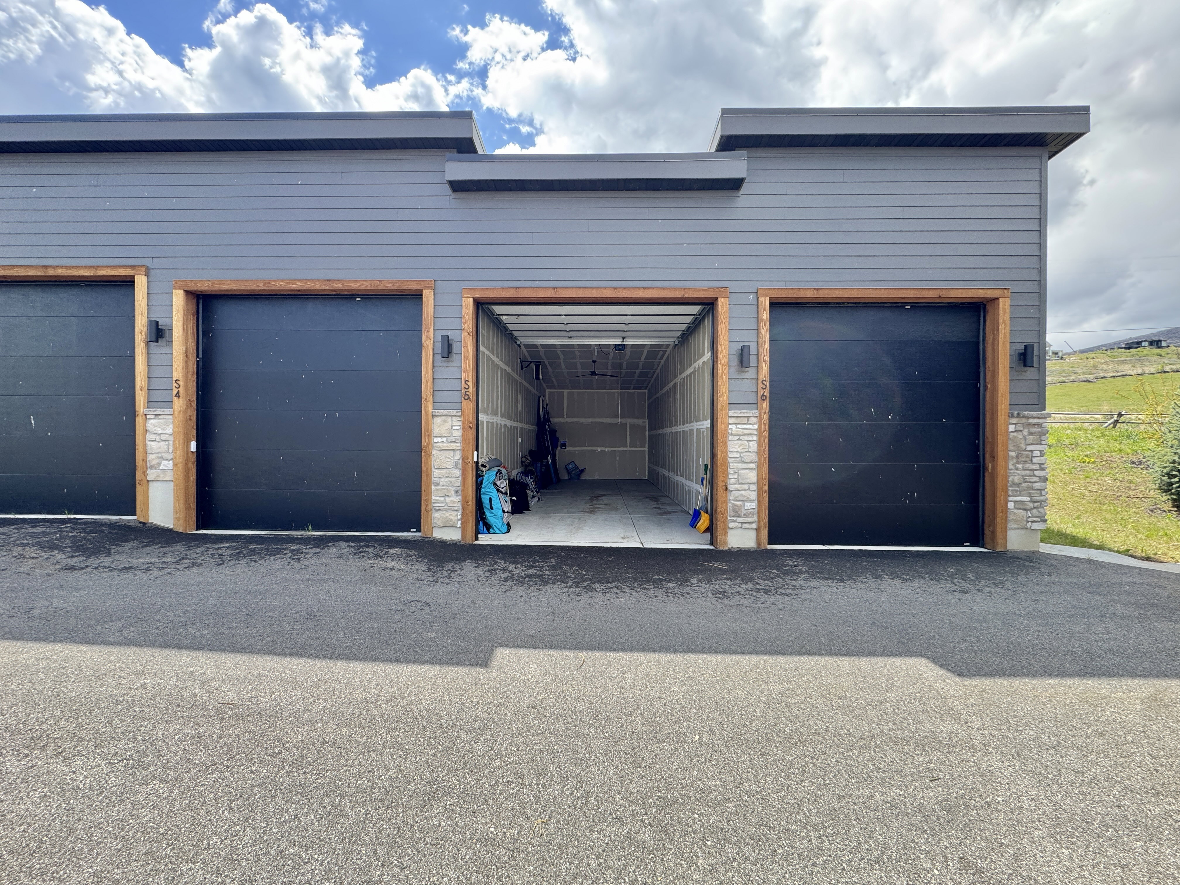 Unit S5 - 14' X 40' with Power, A/C, 220 Power