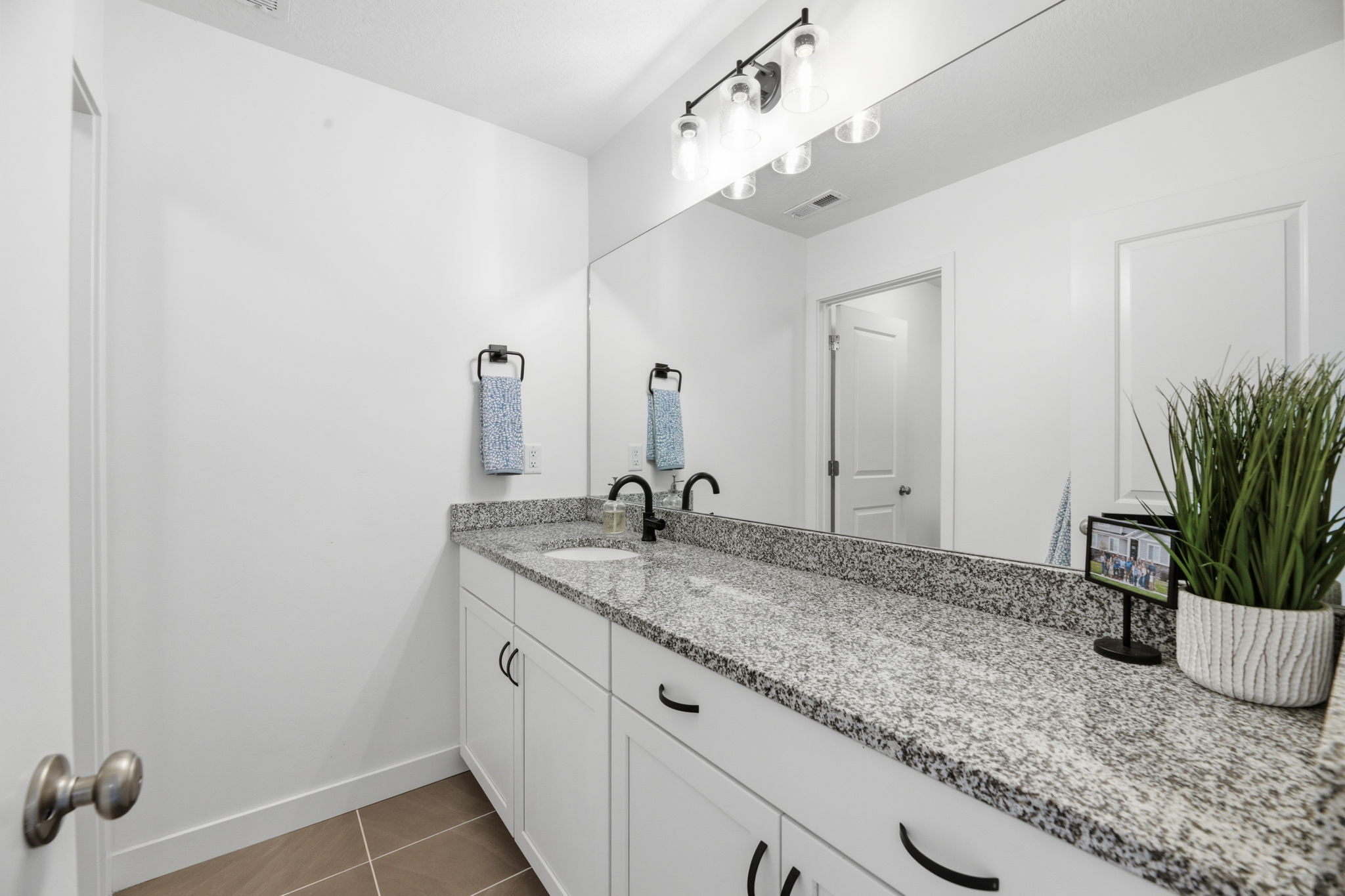 2nd Bathroom