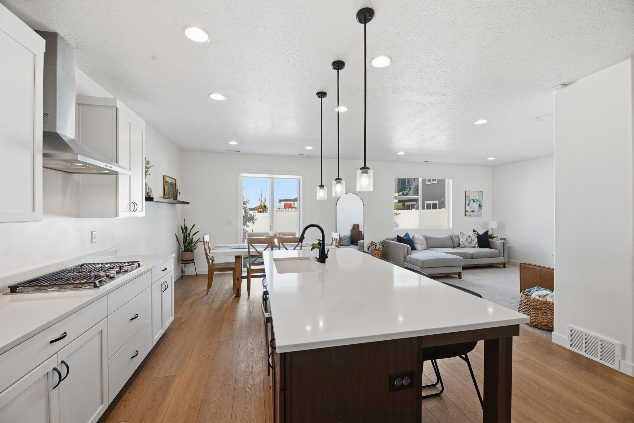 Beautiful Kitchen w/Island & Dining w/Great Room Area