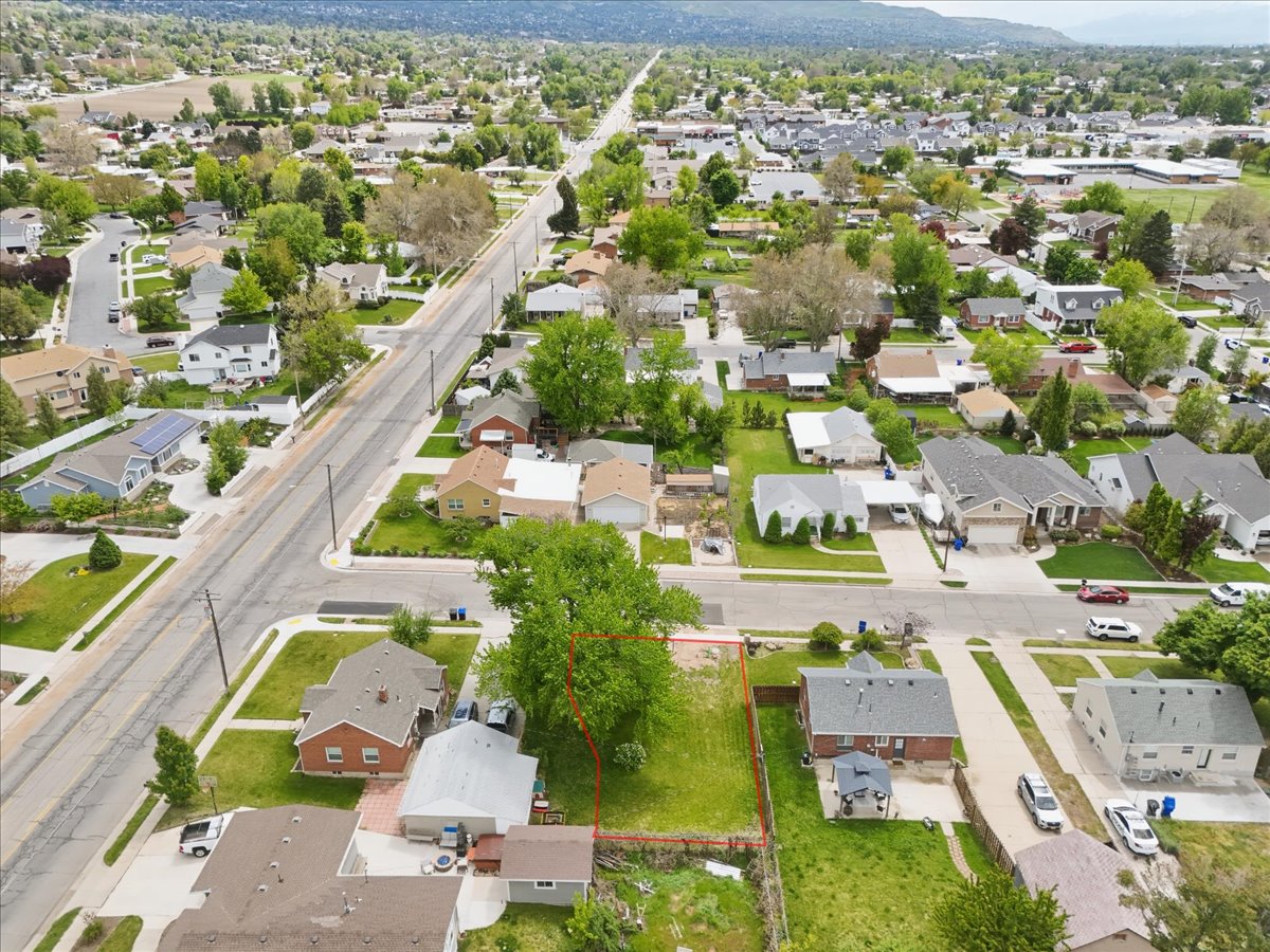 Aerial view of residential area with property boundaries highlighted