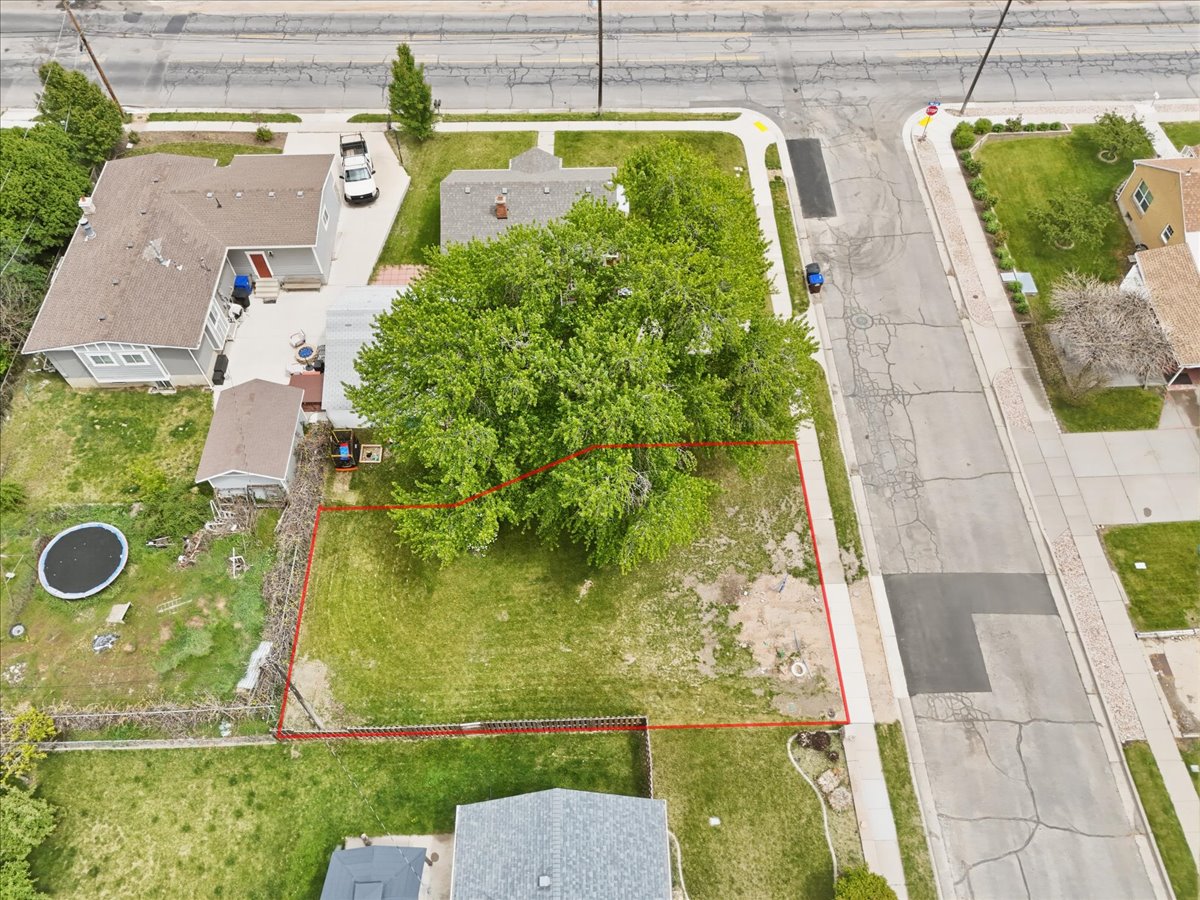 Aerial perspective of suburban area with property parcel outlined