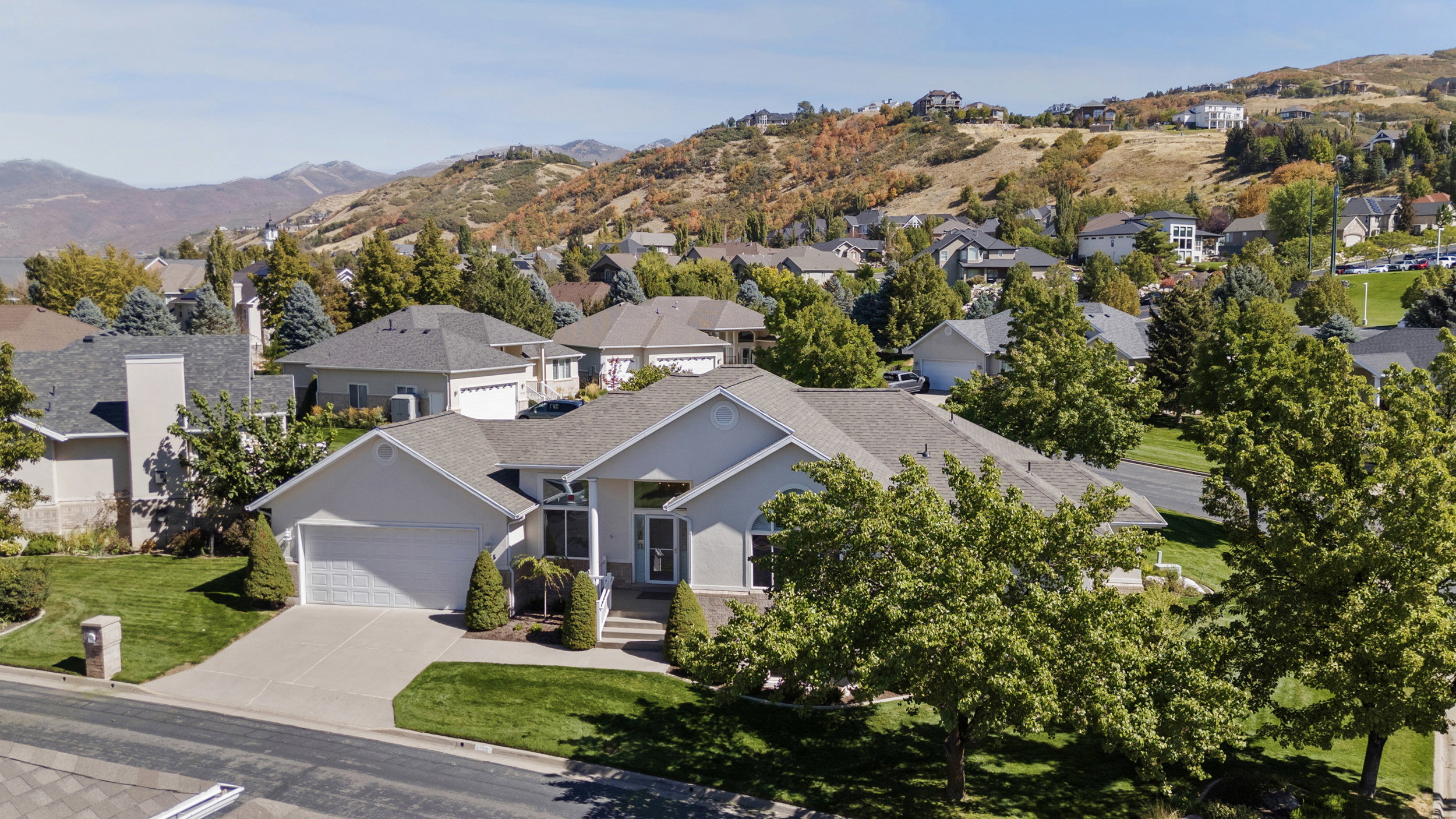 Aerial view of residential area featuring a mountain backdrop