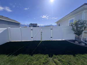 View of yard featuring a gate and a mountain view