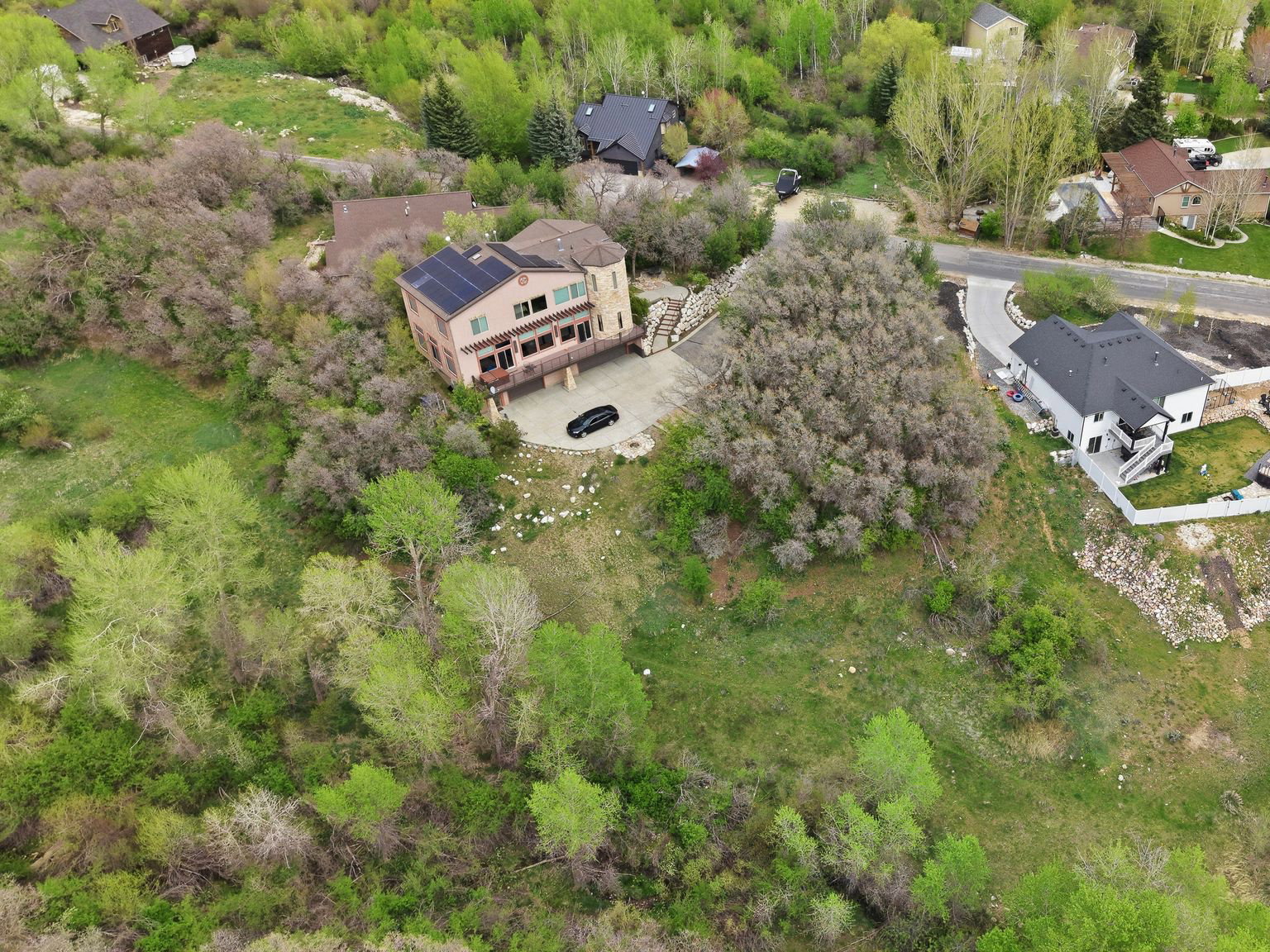 Nautral waterway behind the home creating a natural space where homes will not be built