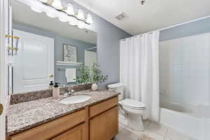 Full bathroom off of hallway