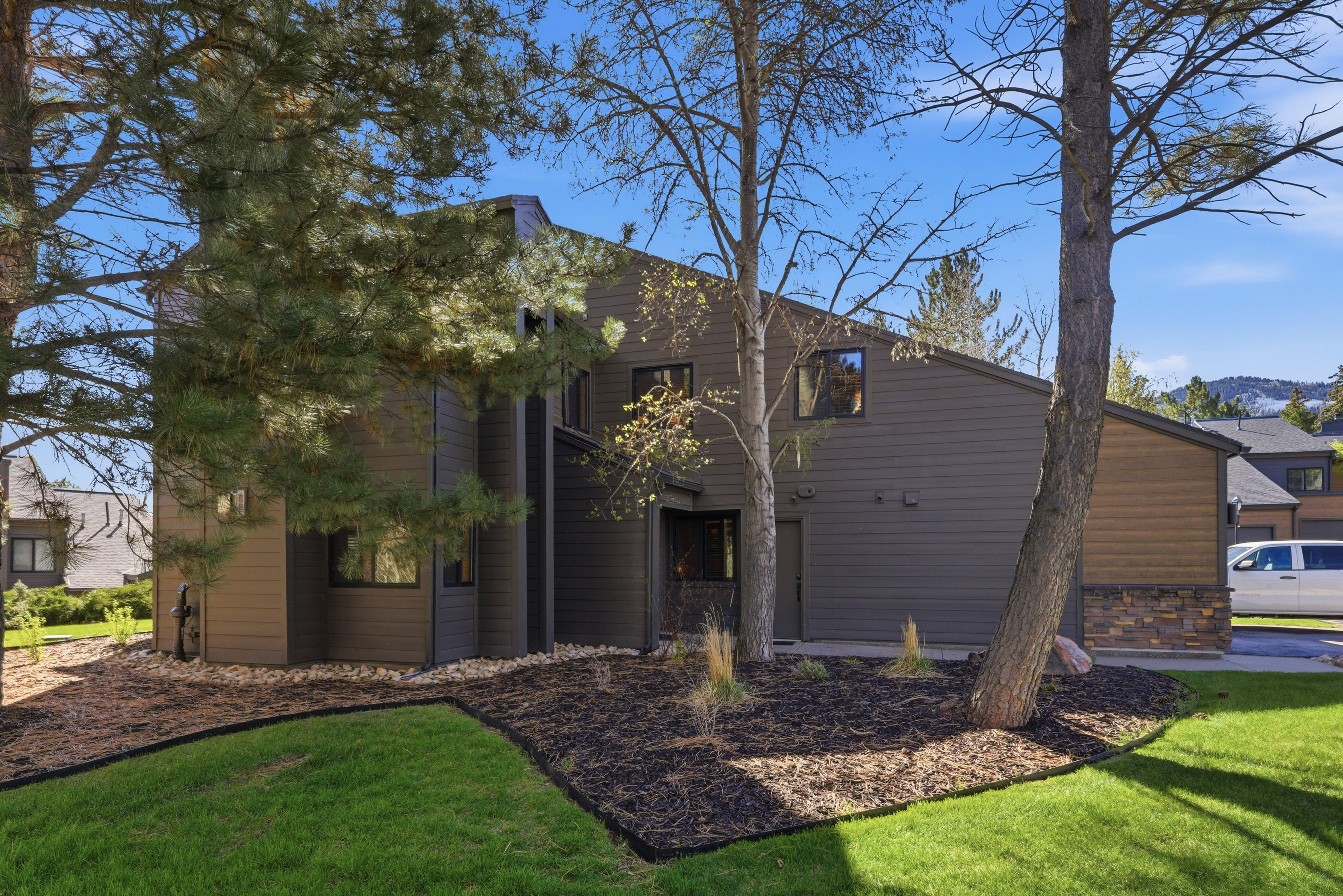 Contemporary house featuring a front lawn