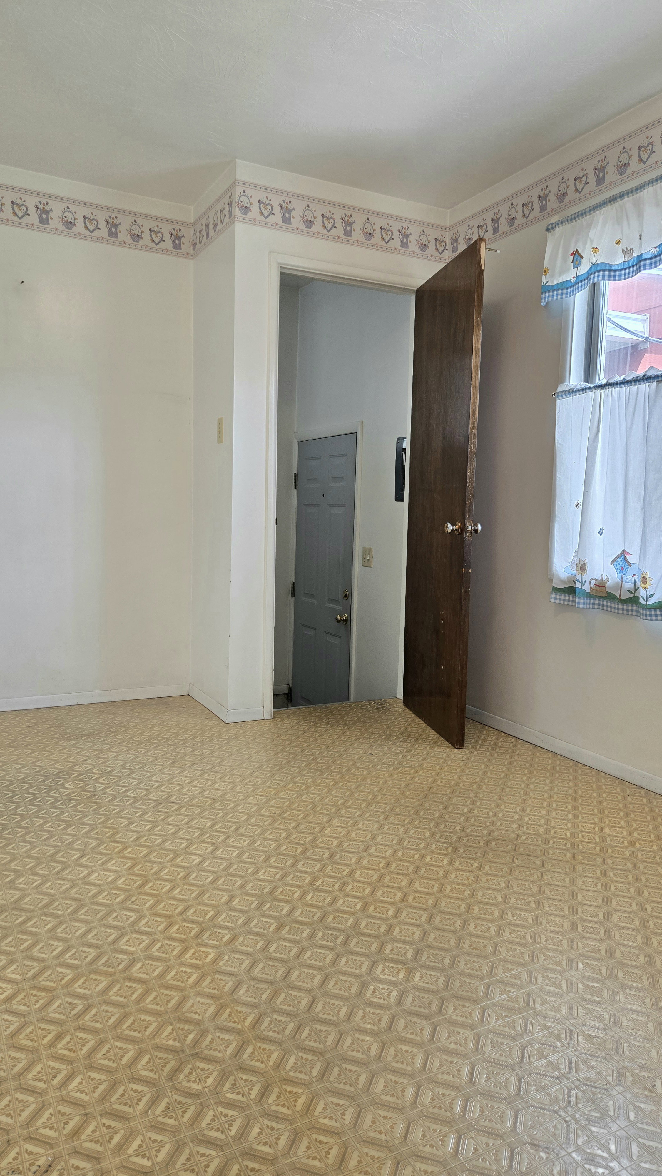 Unfurnished room with baseboards