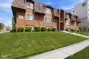 View of apartment building / complex