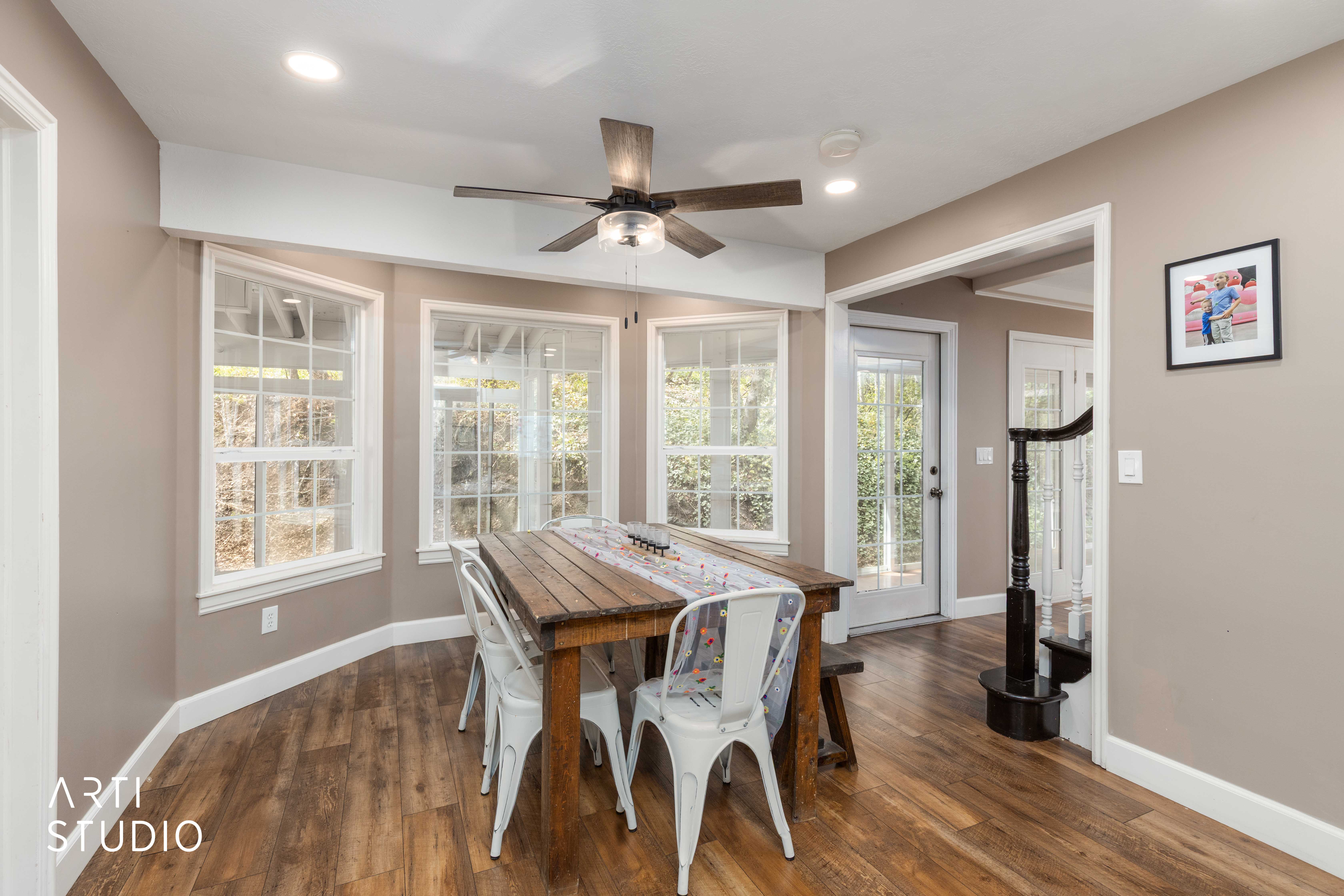 Dining space featuring a ceiling fan, dark wood-style floors, and recessed lighting