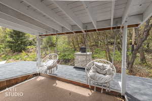 Sunroom / solarium with a patio area