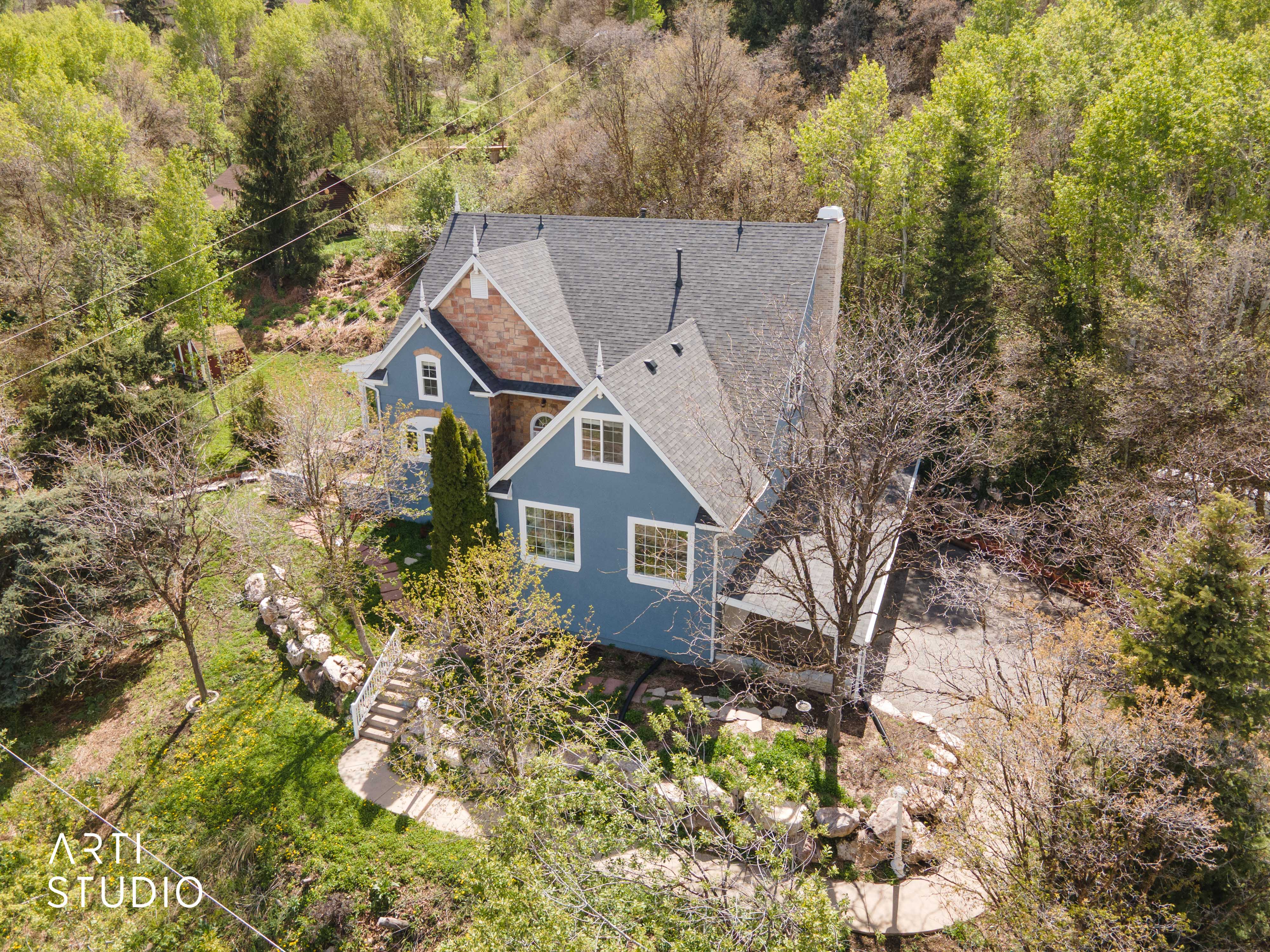 Aerial view of property and surrounding area
