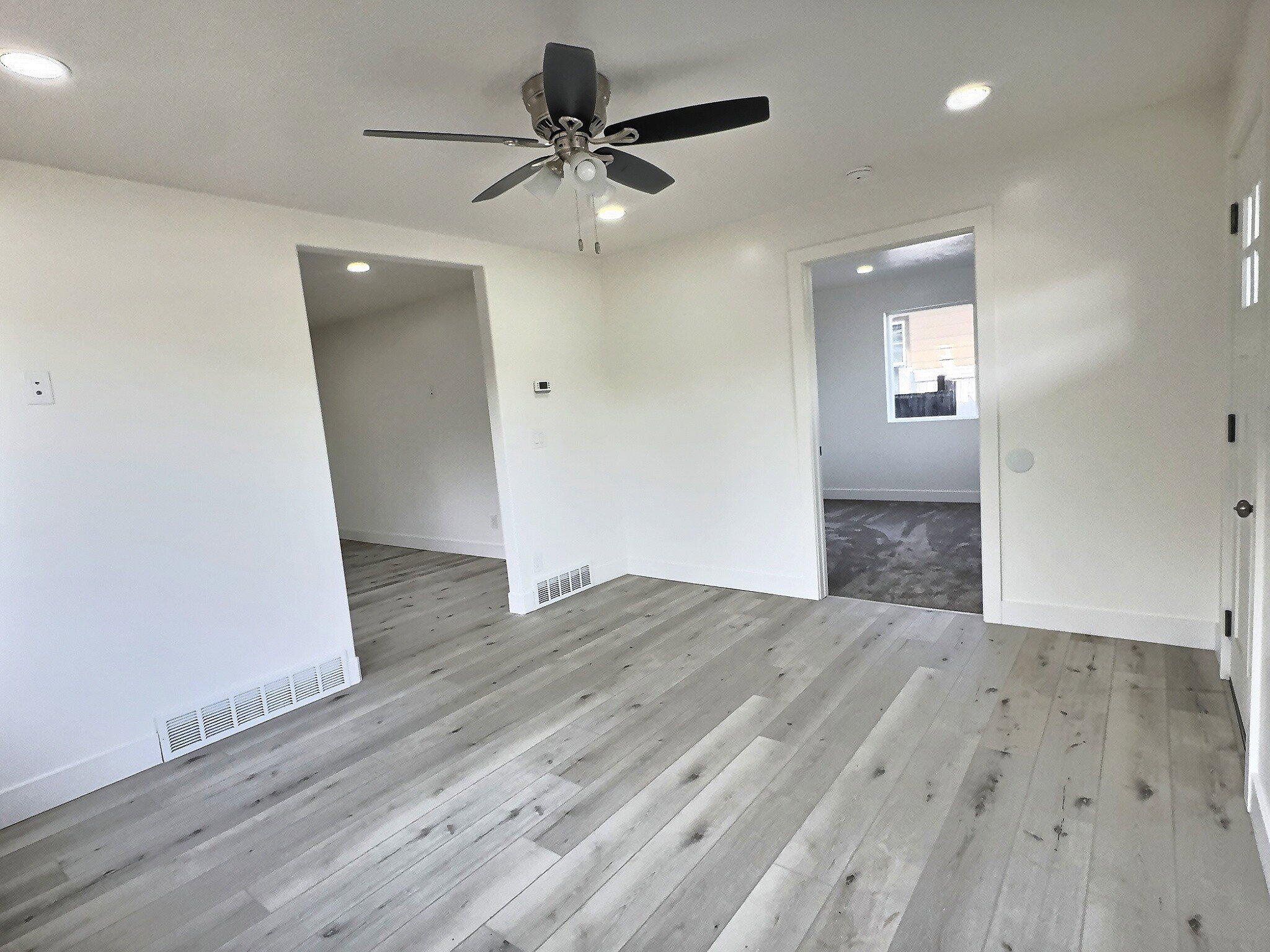 Unfurnished room featuring light wood-style floors, a ceiling fan, and recessed lighting