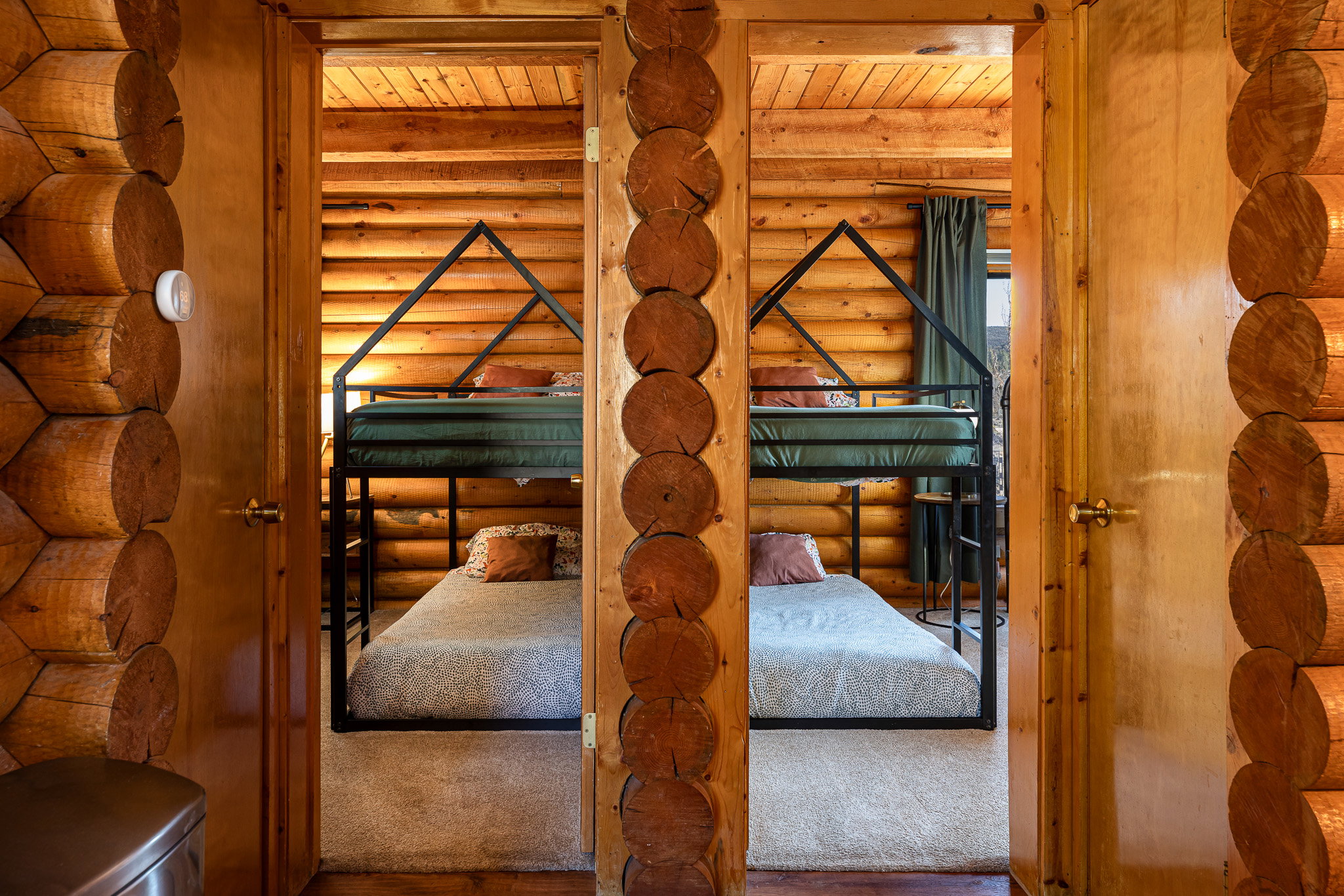 Detailed view of log walls