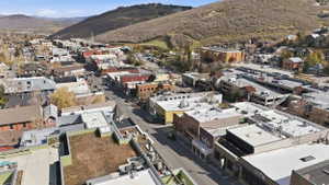 Aerial overview of property's location featuring a mountain backdrop