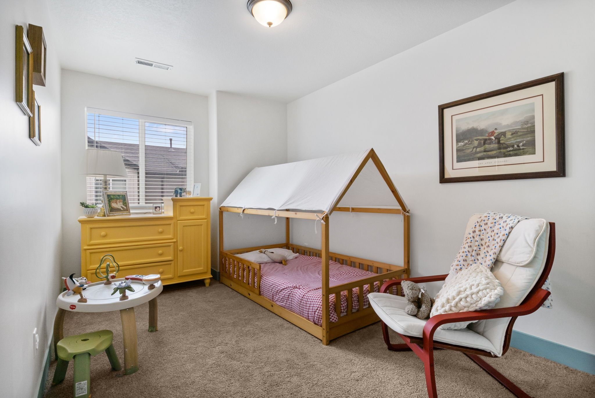 Bedroom with carpet