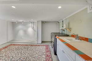 Laundry room with washing machine and clothes dryer and recessed lighting
