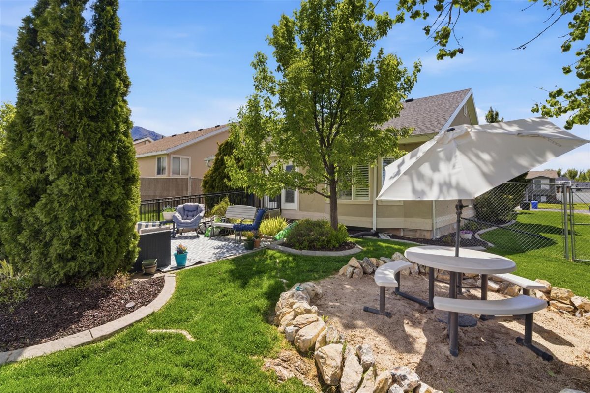 View of property's community featuring an outdoor hangout area