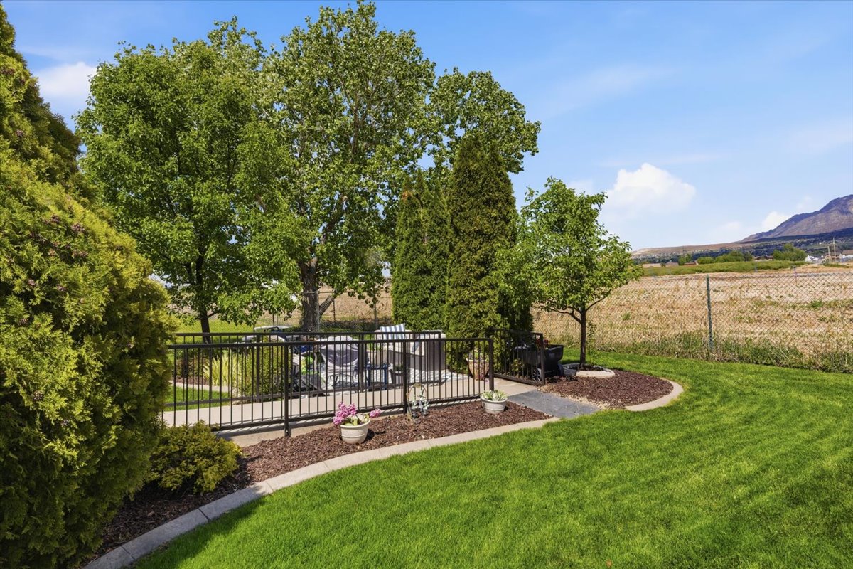 View of yard featuring a mountain view