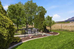 View of yard featuring a mountain view