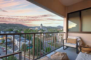 Balcony featuring a mountain view