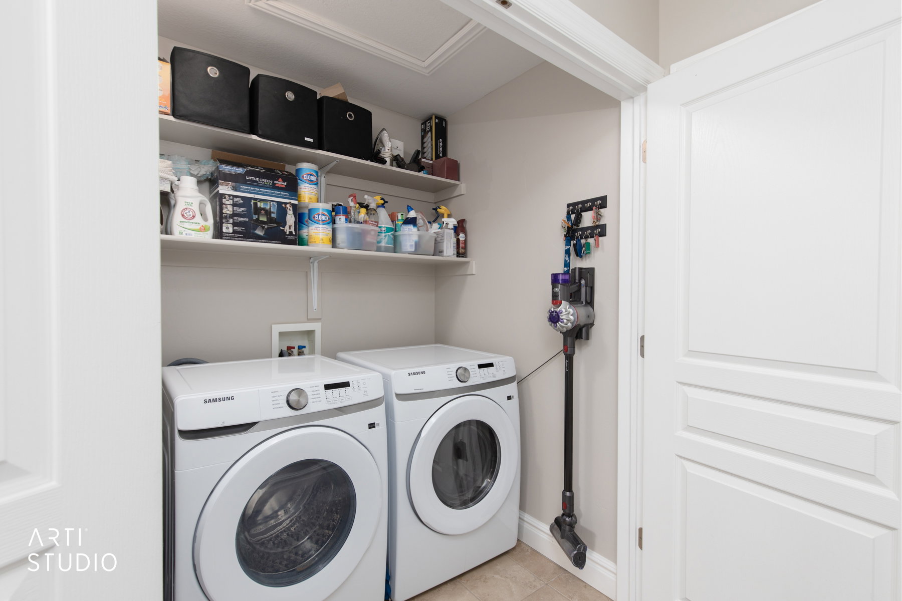 Laundry room with washer and dryer and light tile patterned floors