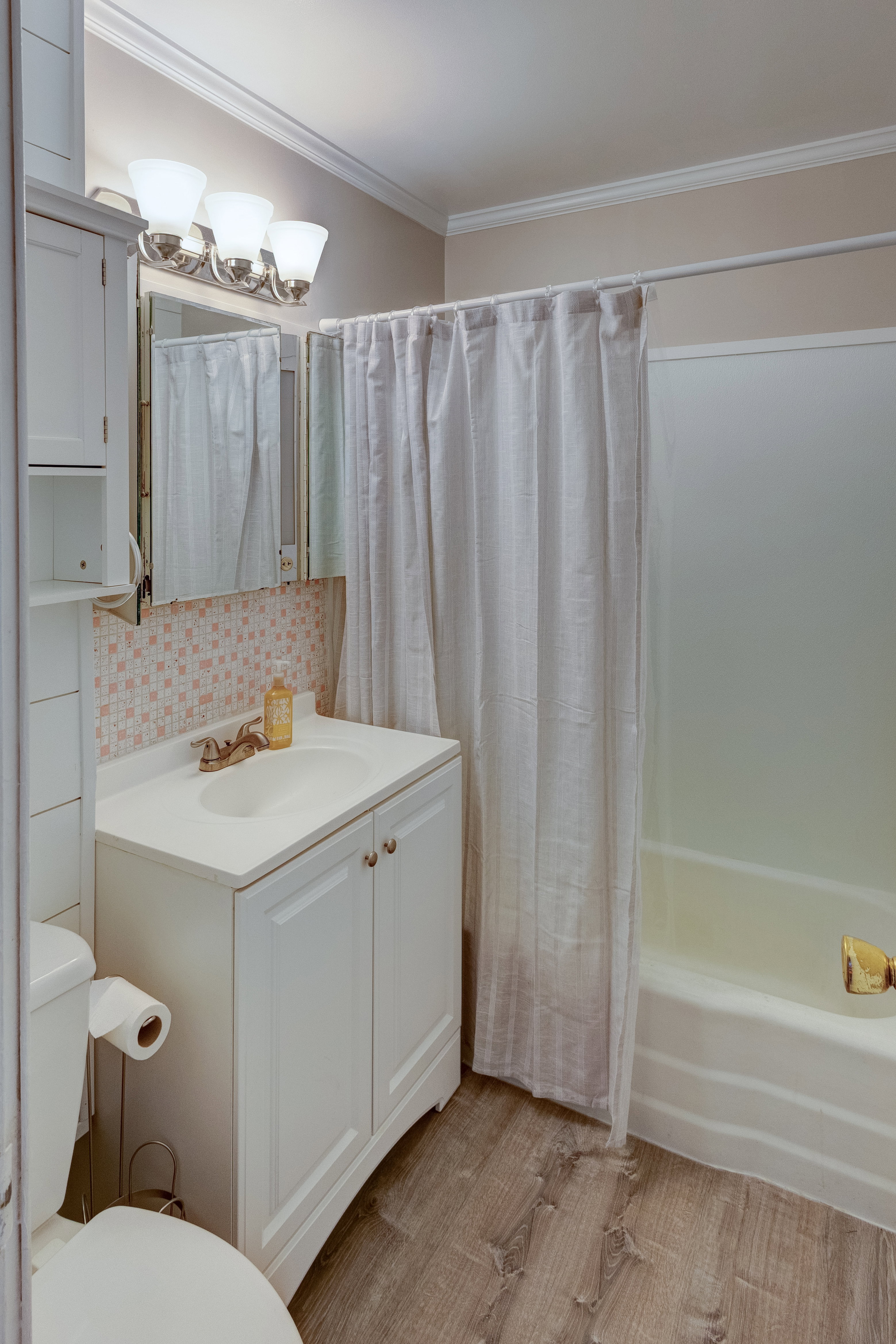 Full bathroom