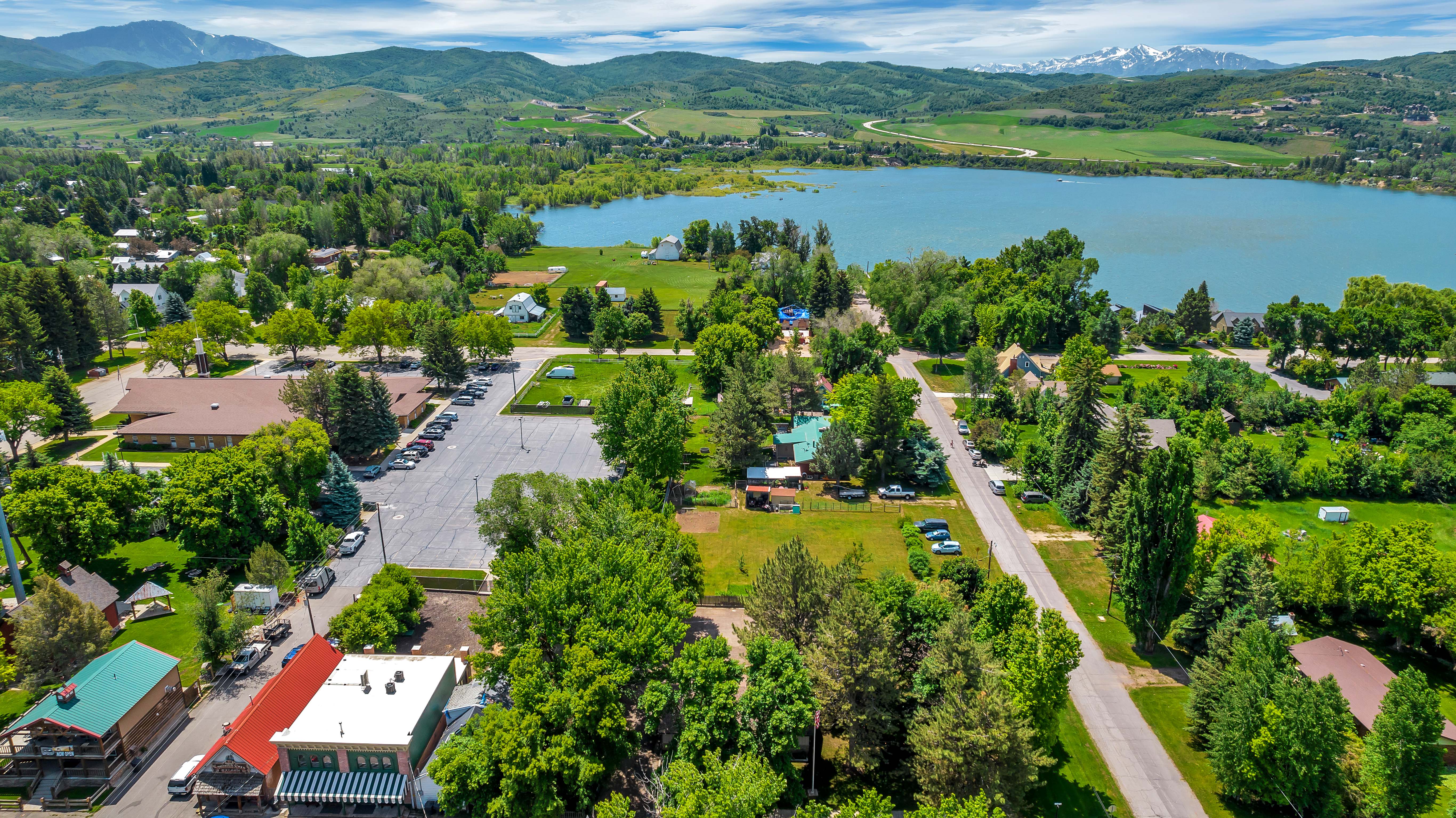 Bird's eye view of a water and mountain view