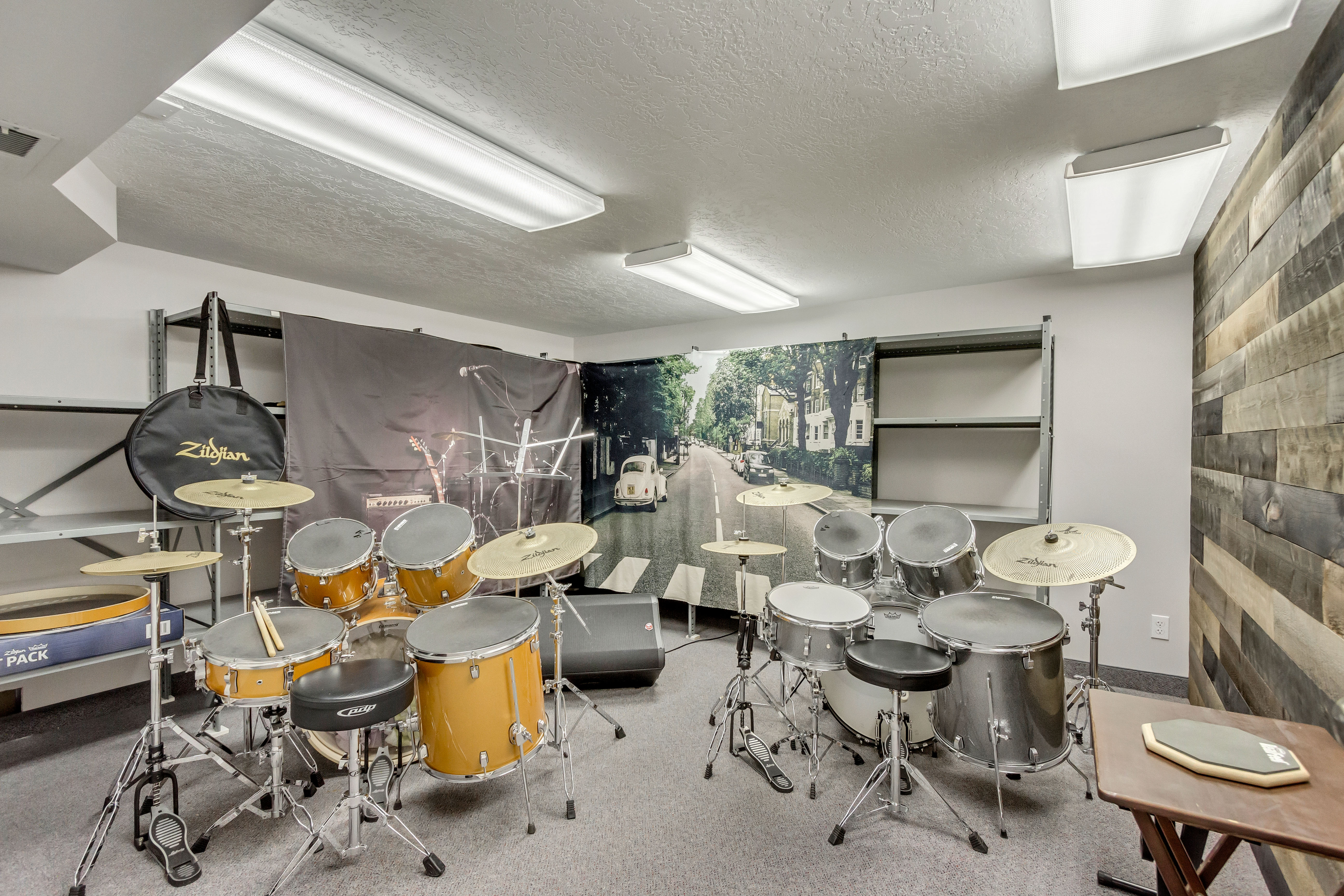 Rec room featuring a textured ceiling