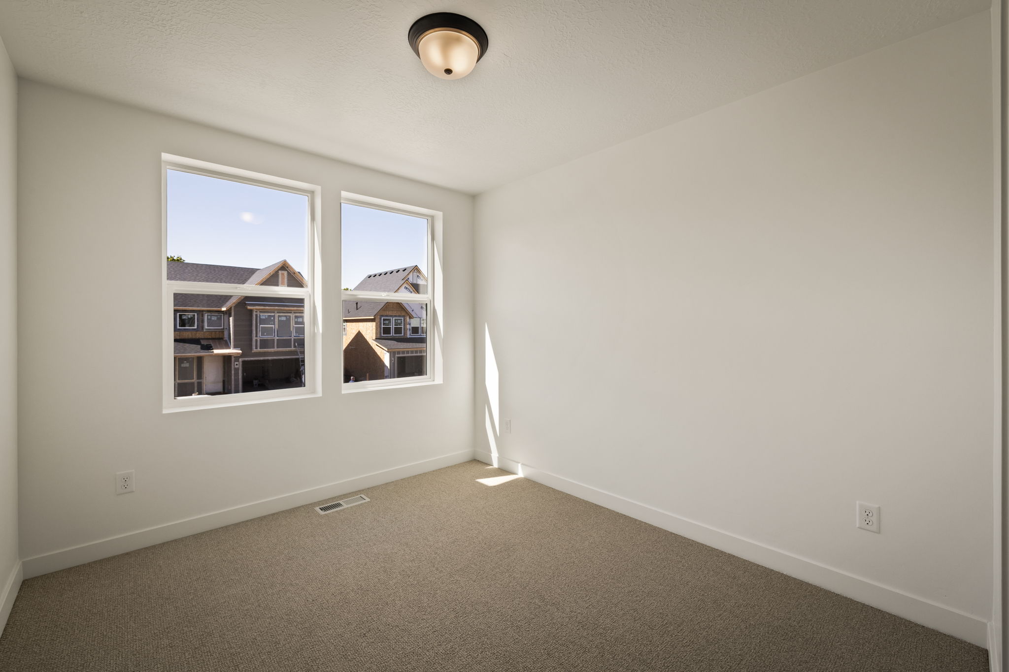 Unfurnished room featuring baseboards and carpet