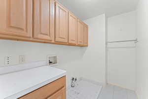 Laundry area with washer hookup and baseboards