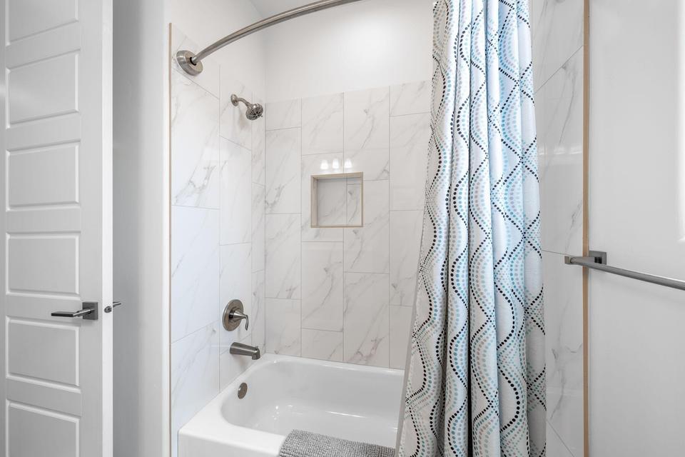 Full bath with shower / tub combo with curtain