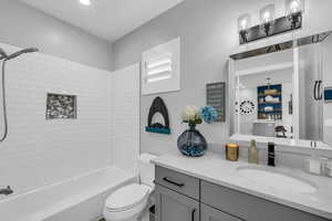 Full bath with vanity and bathing tub / shower combination