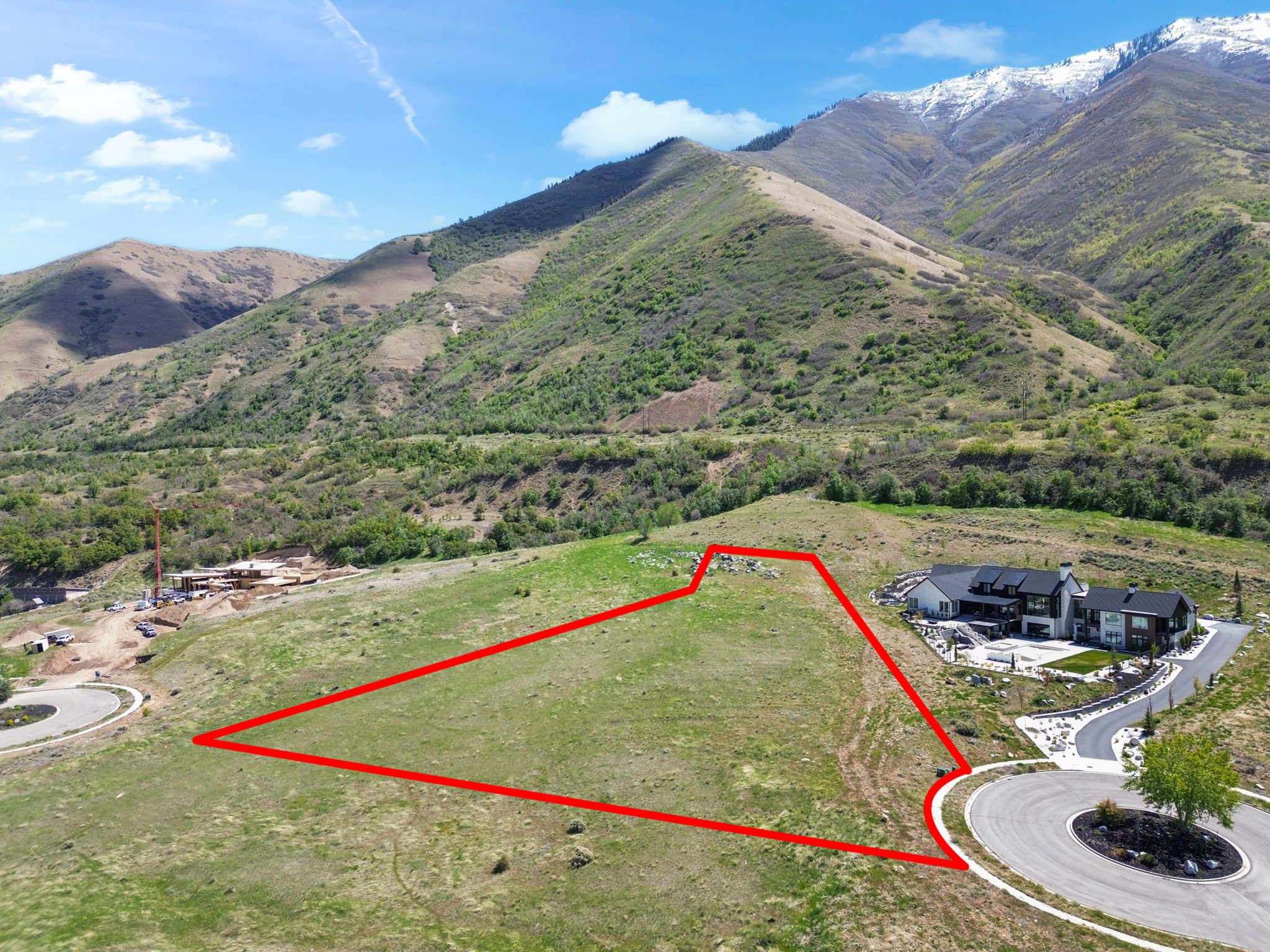 Aerial view of property's location with property parcel outlined and mountains