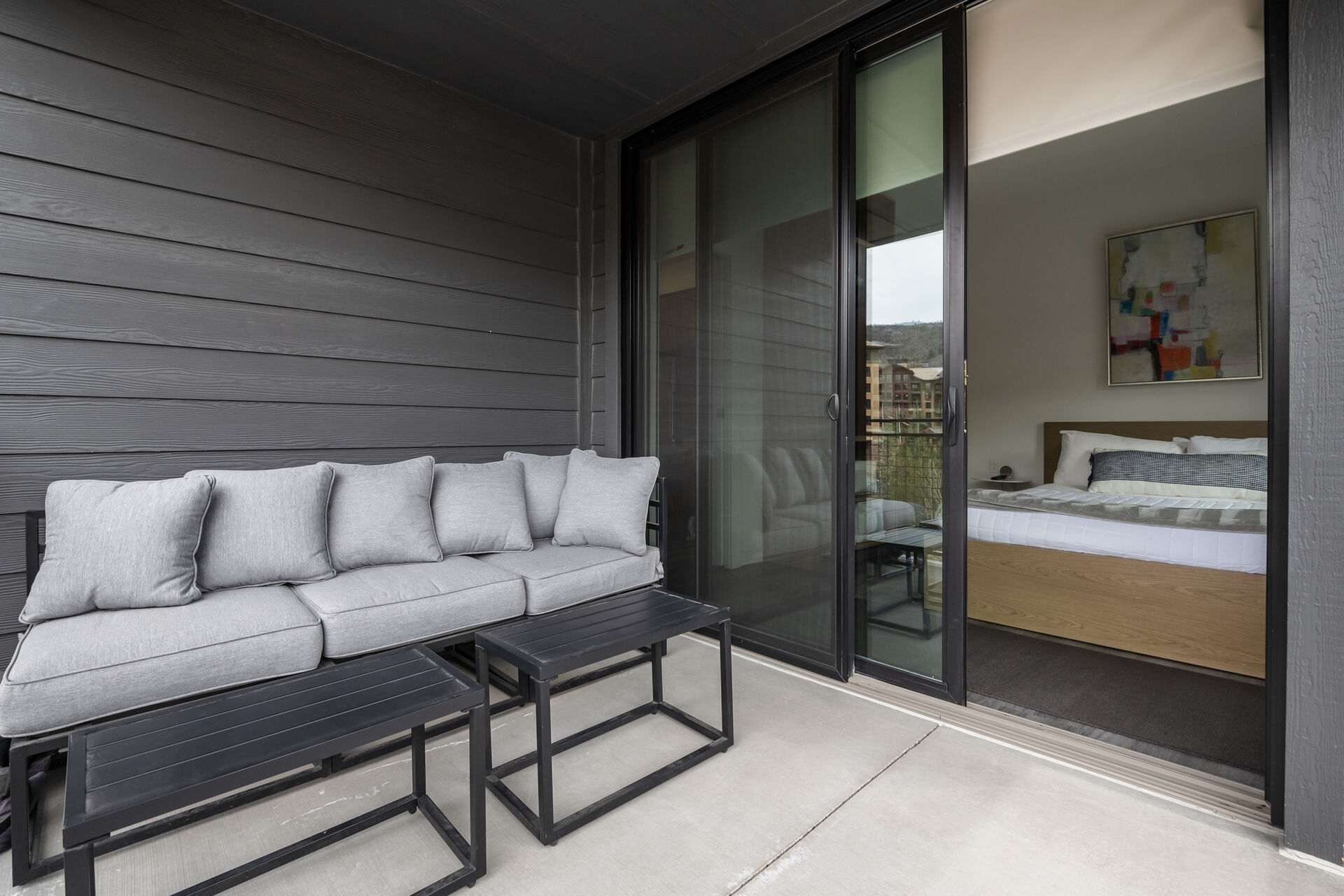Balcony featuring an outdoor hangout area