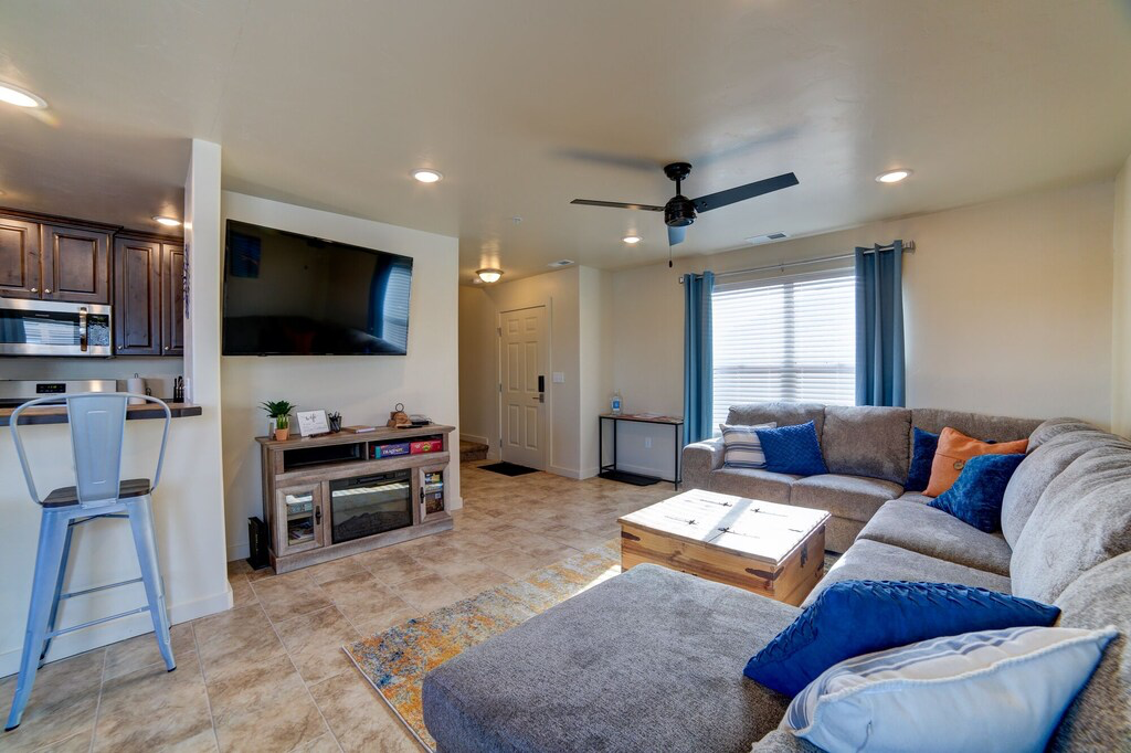 Living area with a ceiling fan and recessed lighting