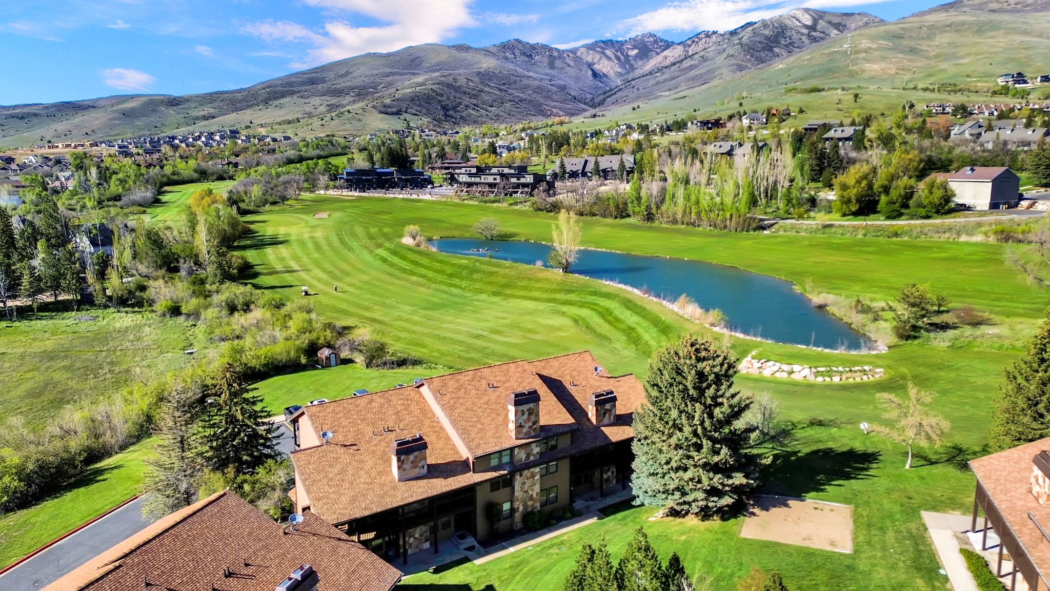 Building 4 with aerial views of the course and mountains