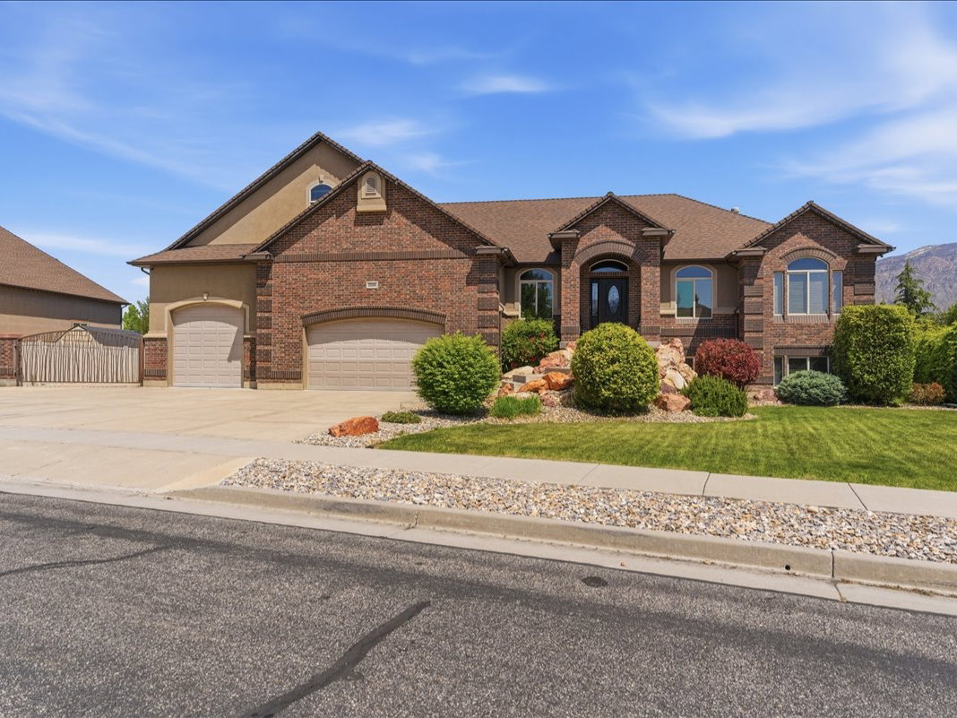 2596 W 2450 N Farr West UT 84404