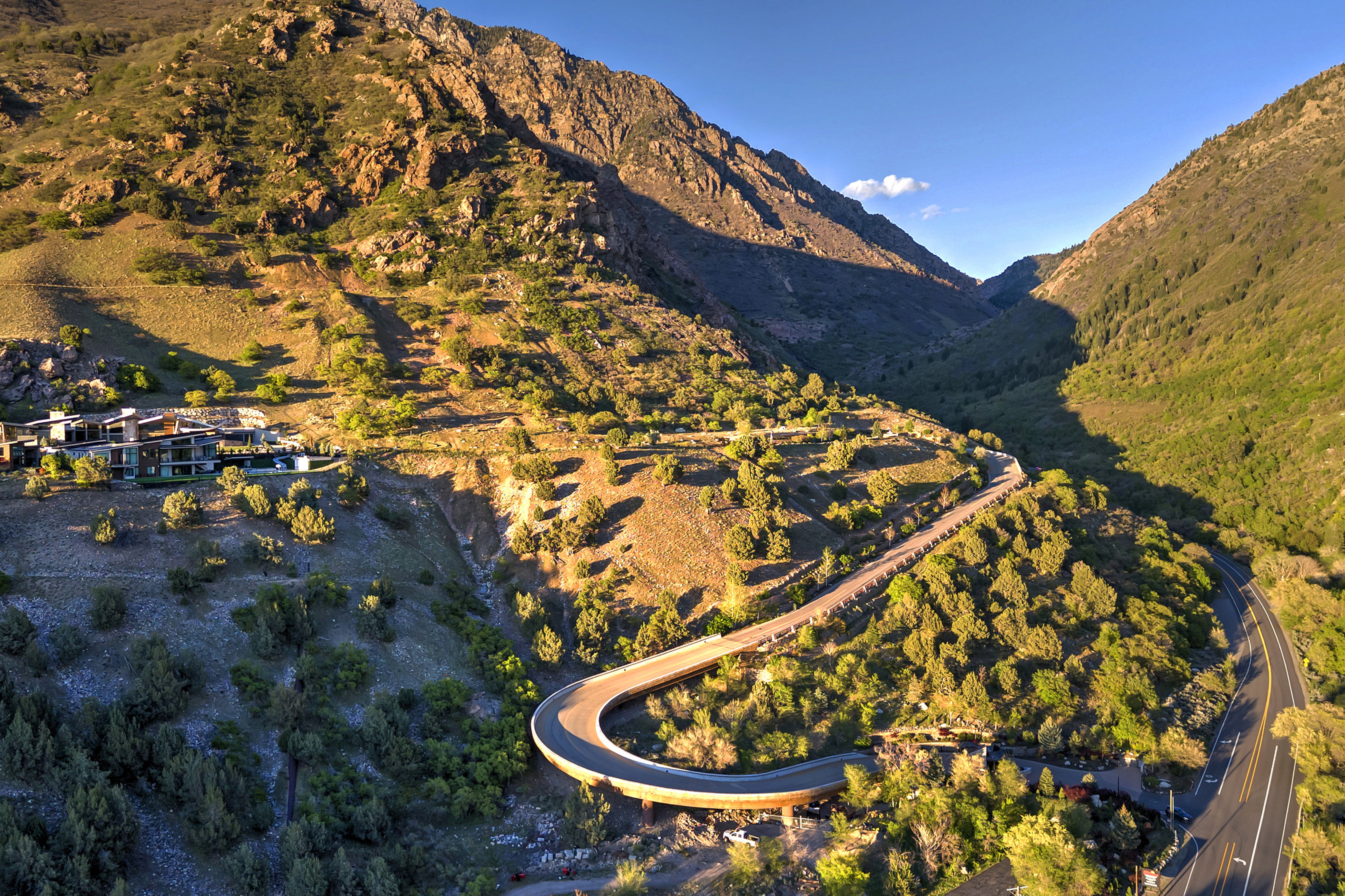 Mouth of Big Cottonwood, 15 minutes to ski resorts